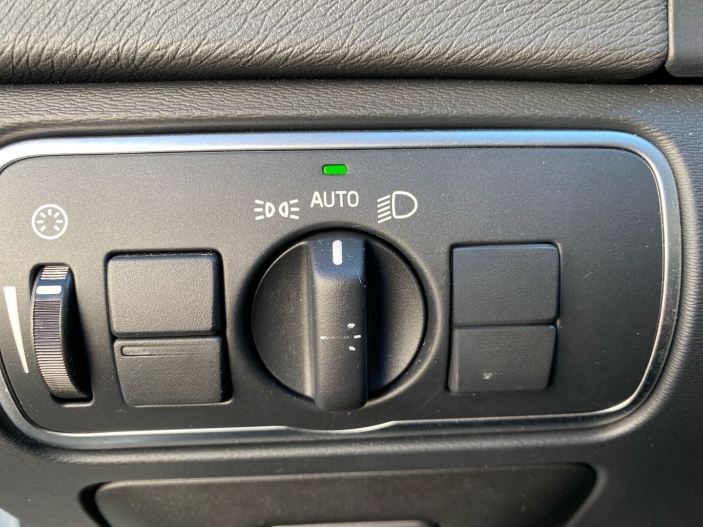 Volvo V60 D6 TwinEngine Geartro Momentum *StHz*AHK*Pan foto 24