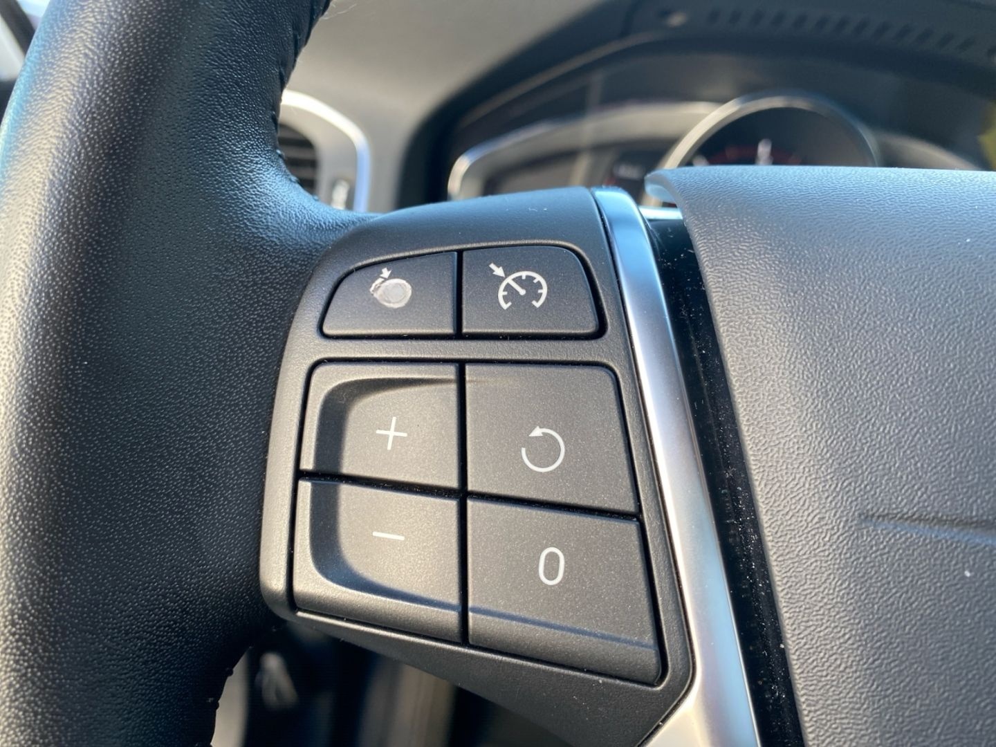 Volvo V60 D6 TwinEngine Geartro Momentum *StHz*AHK*Pan foto 25