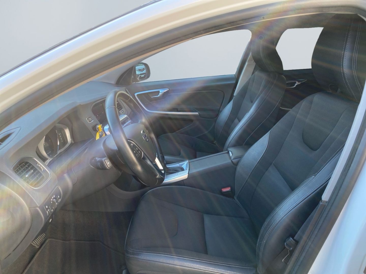 Volvo V60 D6 TwinEngine Geartro Momentum *StHz*AHK*Pan foto 9