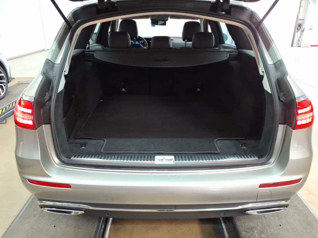 Mercedes-Benz E 220 d T 9G-Ava BusiP AssiP MBUX KAM360 foto 9