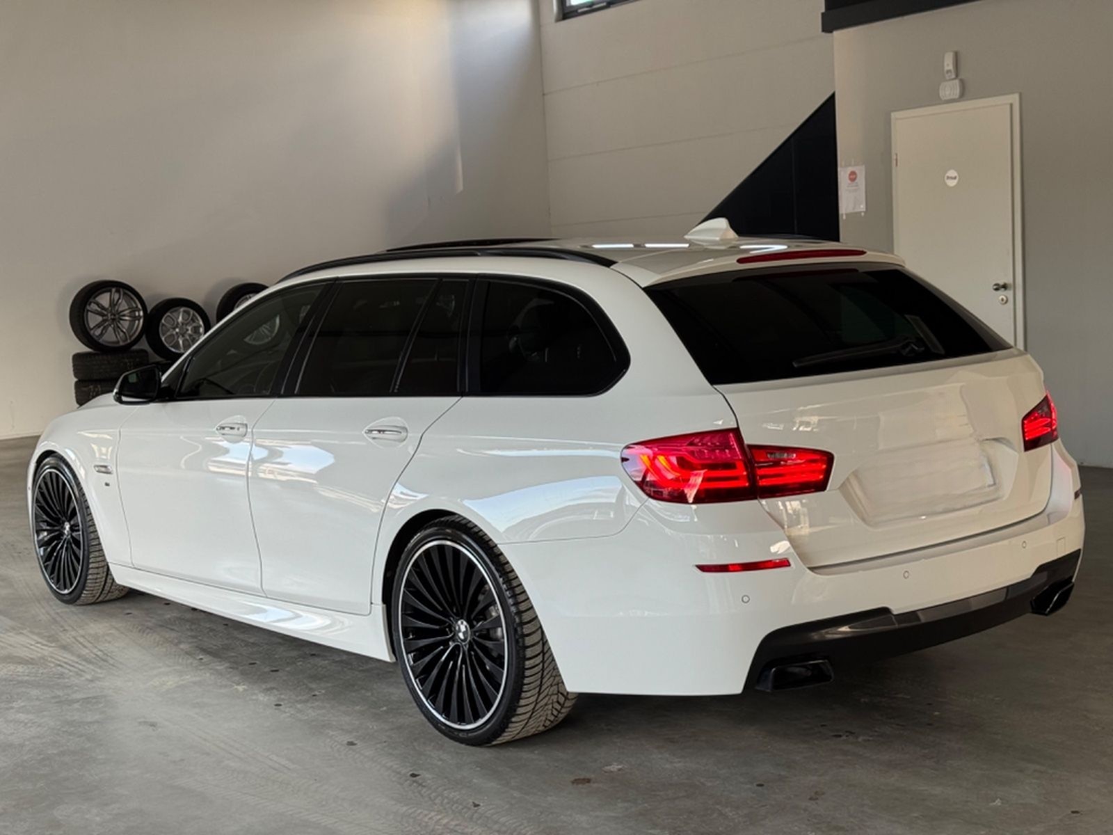 BMW M550 d xDrive LED/Kam/H&K/Softclose/Memory/Pano foto 7