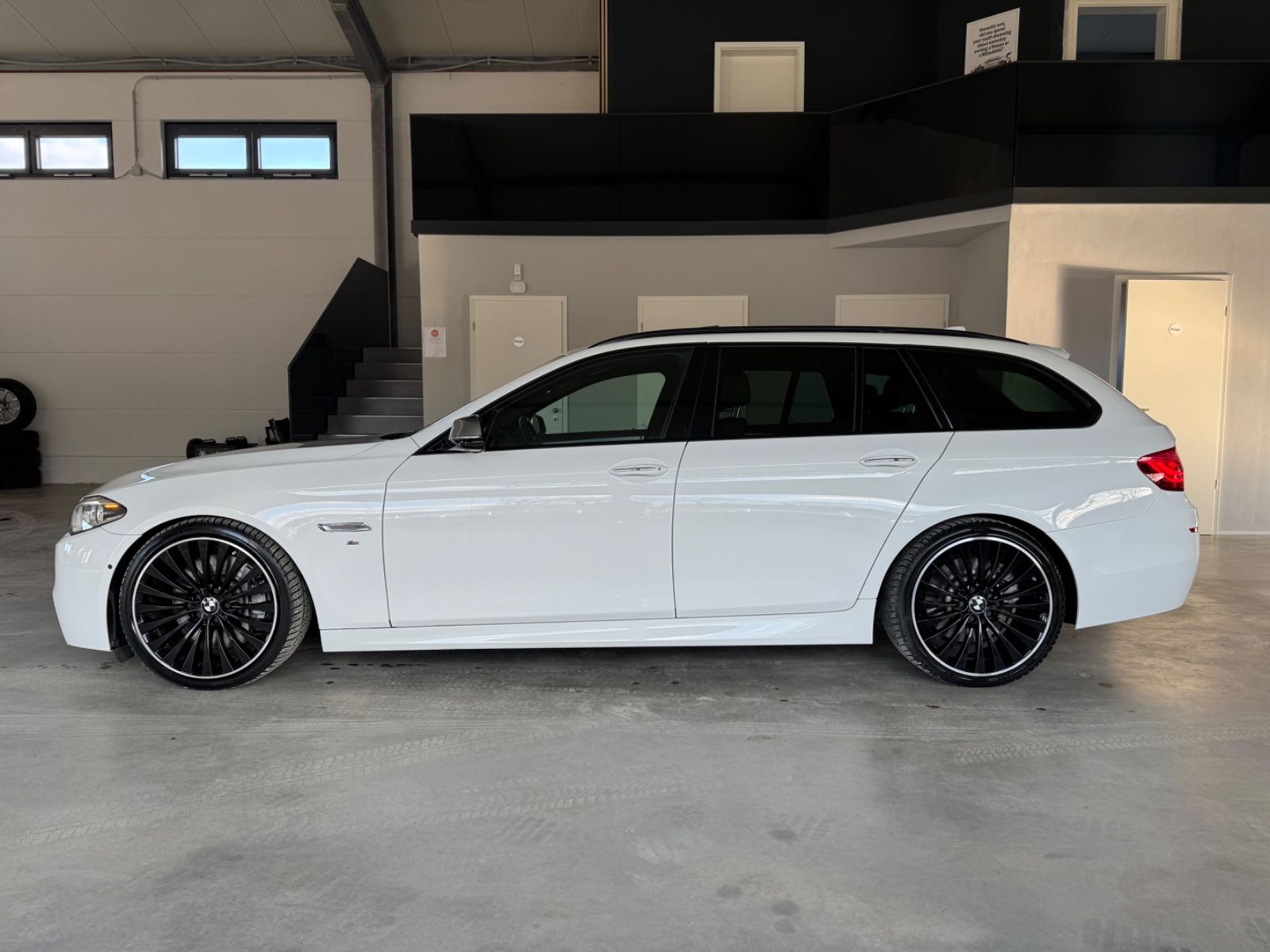 BMW M550 d xDrive LED/Kam/H&K/Softclose/Memory/Pano foto 8