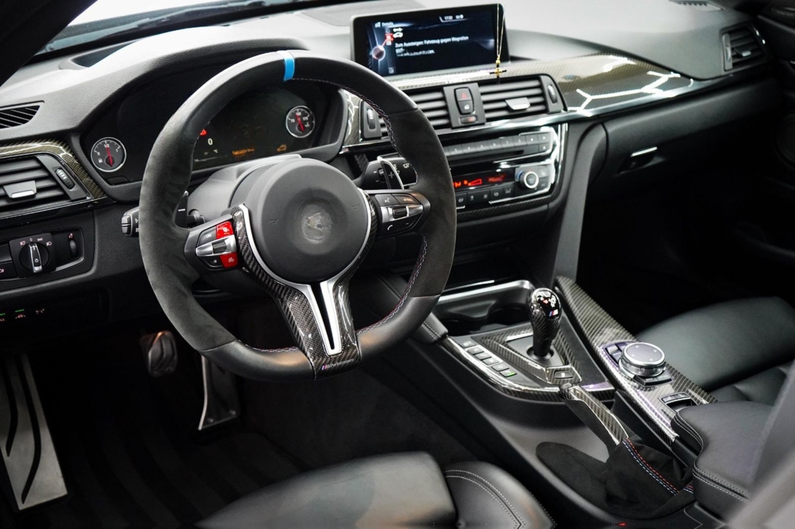 BMW M4 Cabrio M4 Deutsch M Performance Carbon TAUSCH foto 4