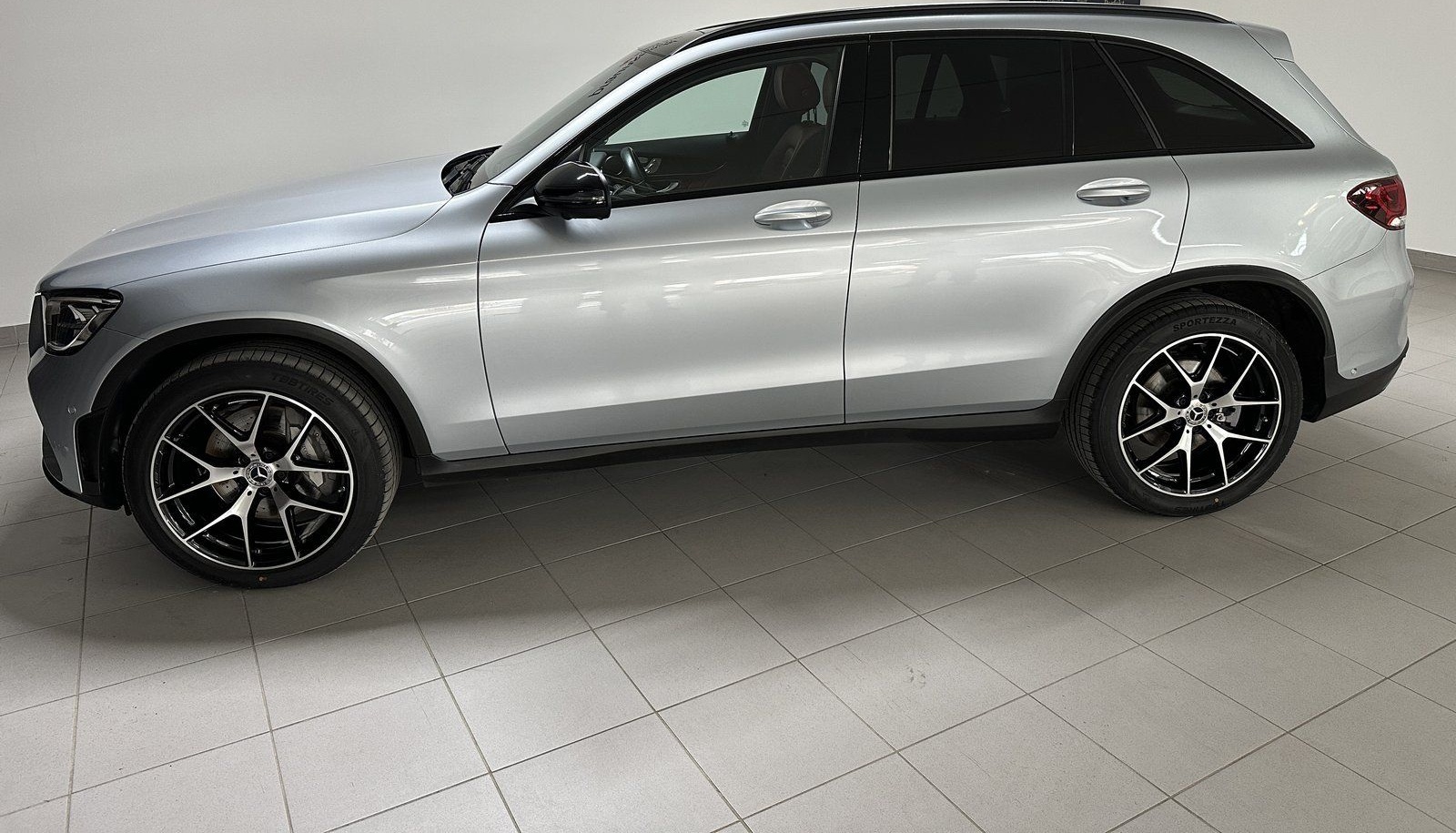 Mercedes-Benz GLC 300 d 4M AMG Night Pano/StaHzg/AHK/360°/Dist foto 4