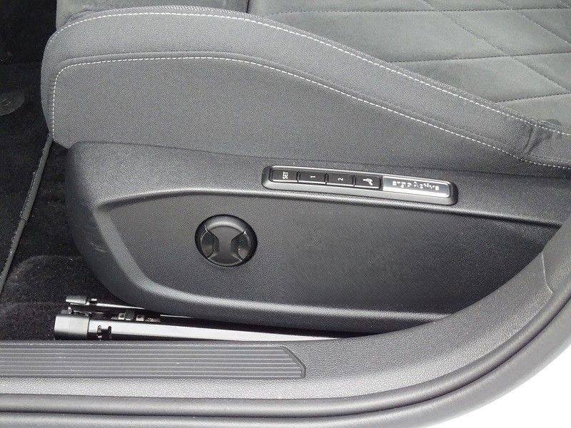 Volkswagen Golf  2.0 TDI DSG Style - LED Plus / Navi foto 12