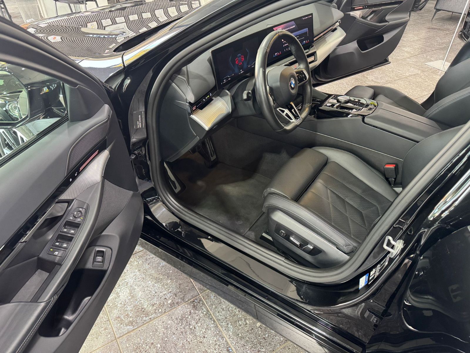 BMW 520dA*1.Hd*MSport*Pano*LED*Leder*Dr.Ass.Plus*RFK foto 18