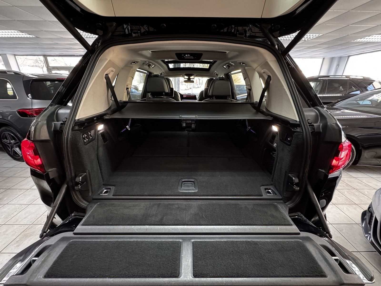 BMW X7 xDrive 40 d Design SKY LOUNGE FOND-TV 6-SITZE foto 20