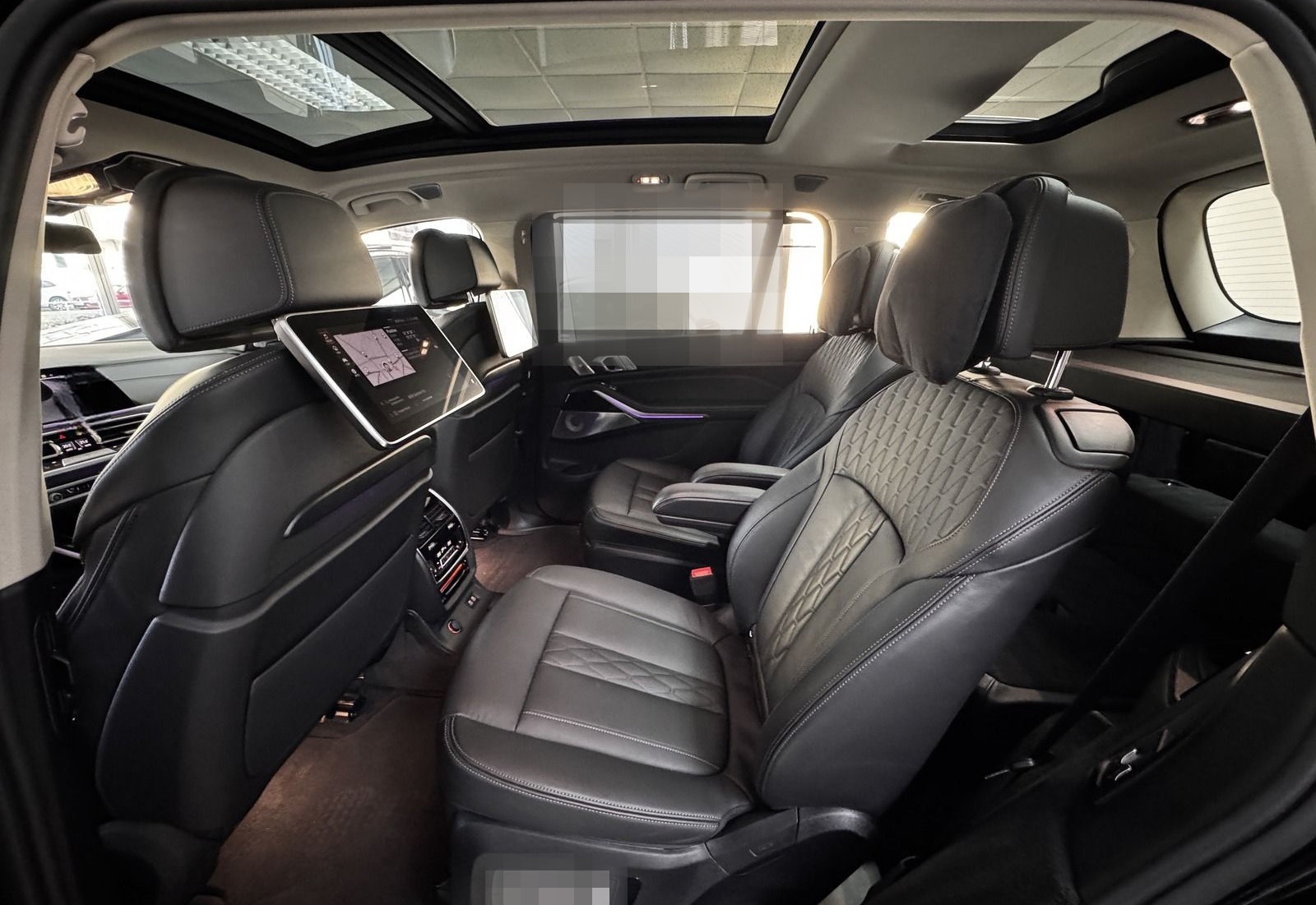 BMW X7 xDrive 40 d Design SKY LOUNGE FOND-TV 6-SITZE foto 23