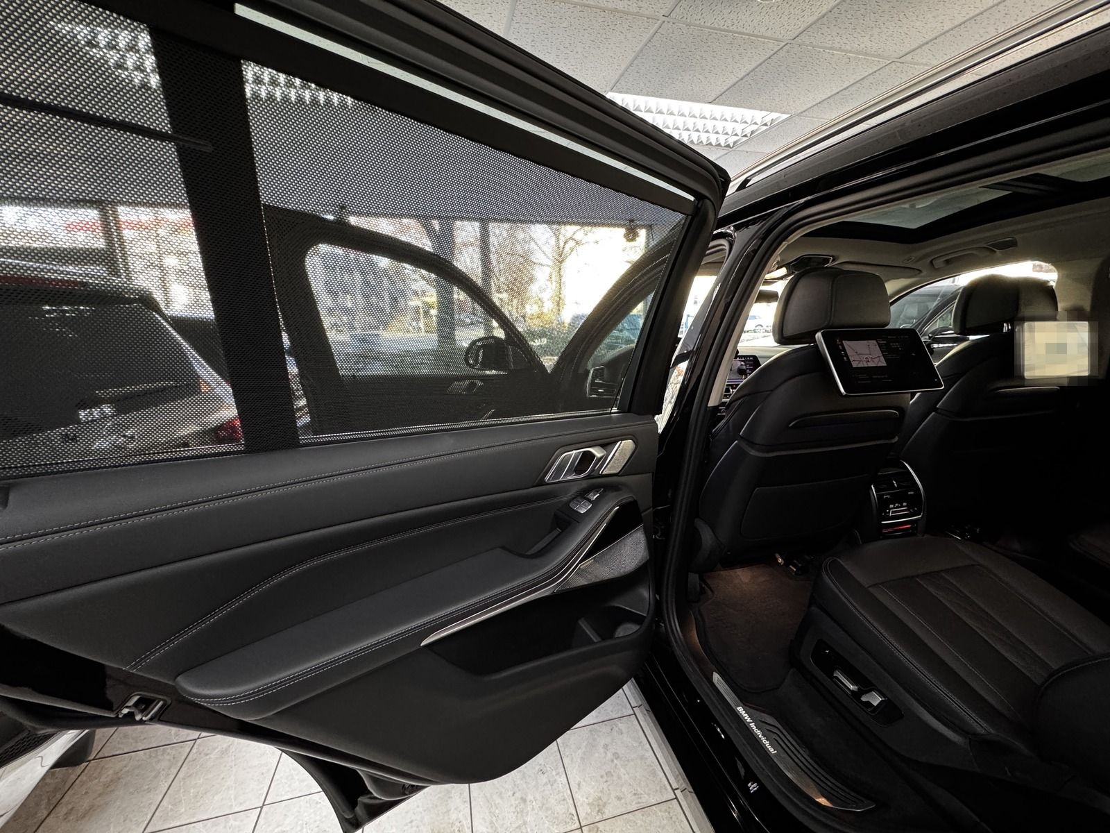 BMW X7 xDrive 40 d Design SKY LOUNGE FOND-TV 6-SITZE foto 24