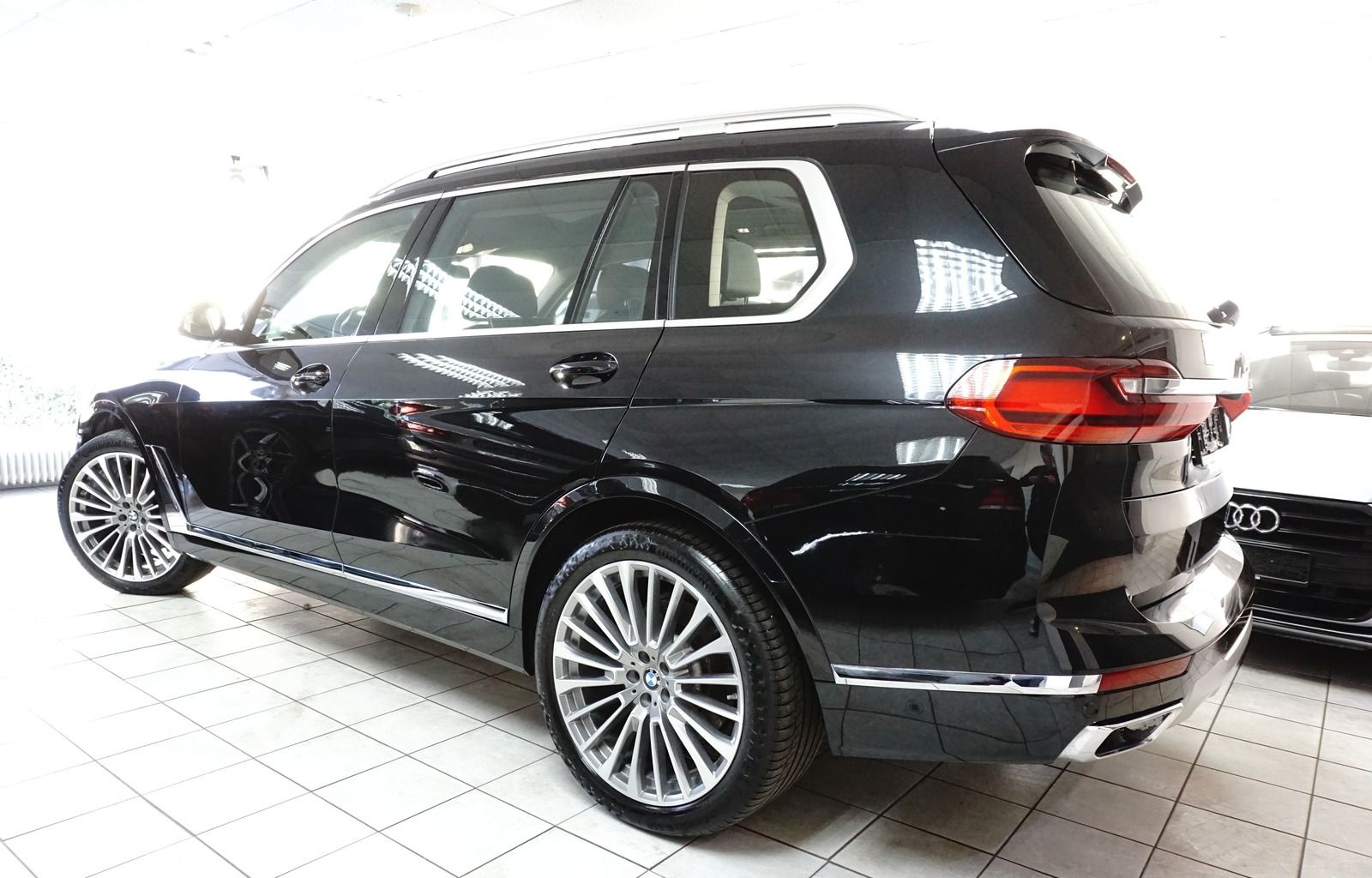 BMW X7 xDrive 40 d Design SKY LOUNGE FOND-TV 6-SITZE foto 6