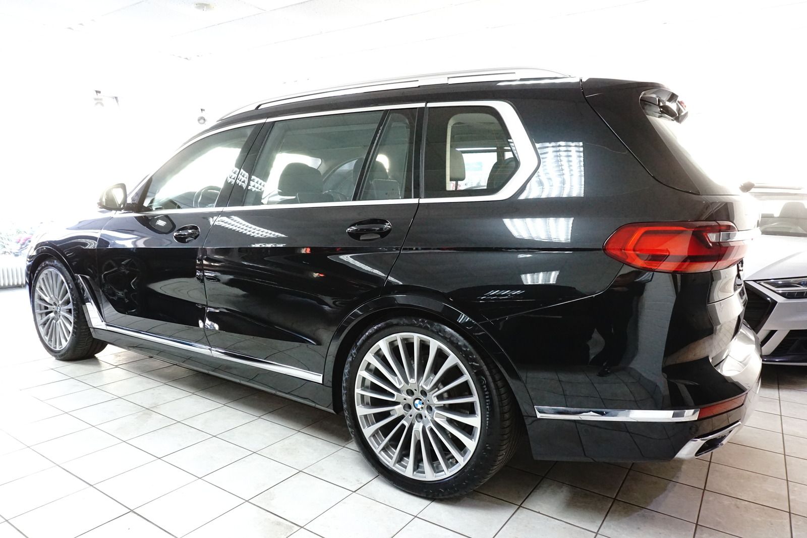 BMW X7 xDrive 40 d Design SKY LOUNGE FOND-TV 6-SITZE foto 7