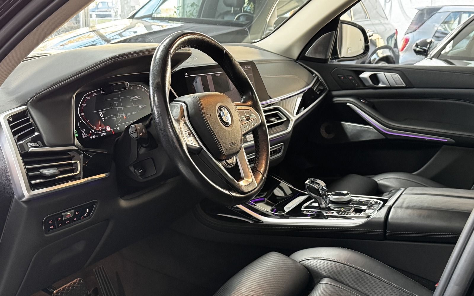 BMW X7 xDrive 40 d Design SKY LOUNGE FOND-TV 6-SITZE foto 10