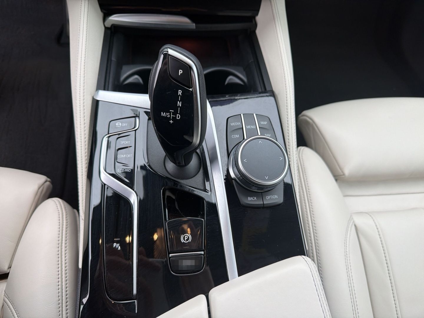 BMW 530 d M Sport/Navi/Leder/AHK/HarmanKardon foto 24