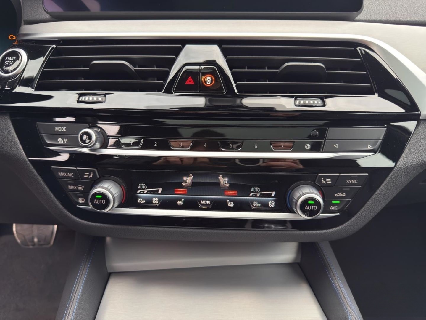 BMW 530 dAT M SPORT LASER HUD PANO KAMERA KEYLESS foto 16