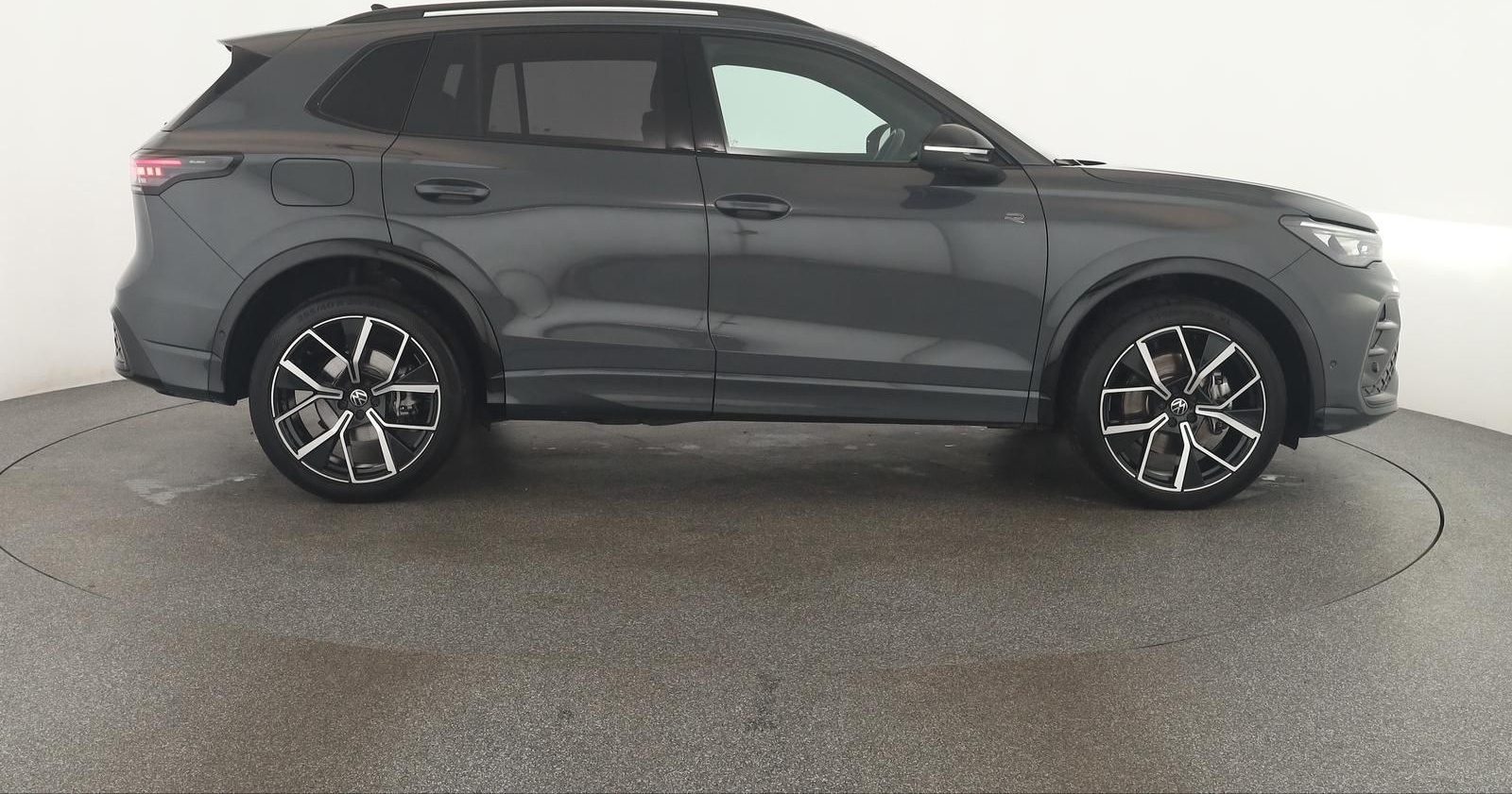Volkswagen Tiguan 2.0 TSI DSG 4M R-Line IQ Pano Nav Key 360 foto 4