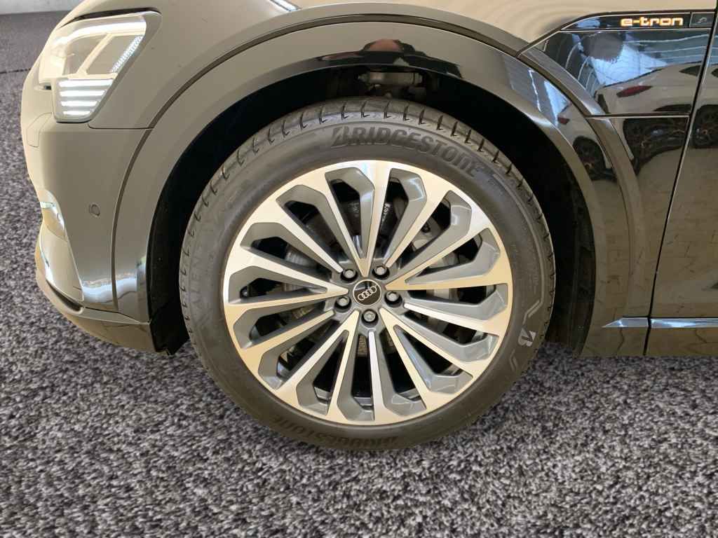 Audi e-tron advanced 55 qua S line *PANO*MATRIX*AHK* foto 4