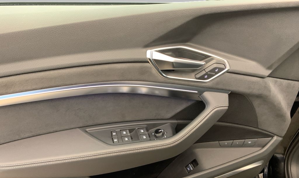 Audi e-tron advanced 55 qua S line *PANO*MATRIX*AHK* foto 9