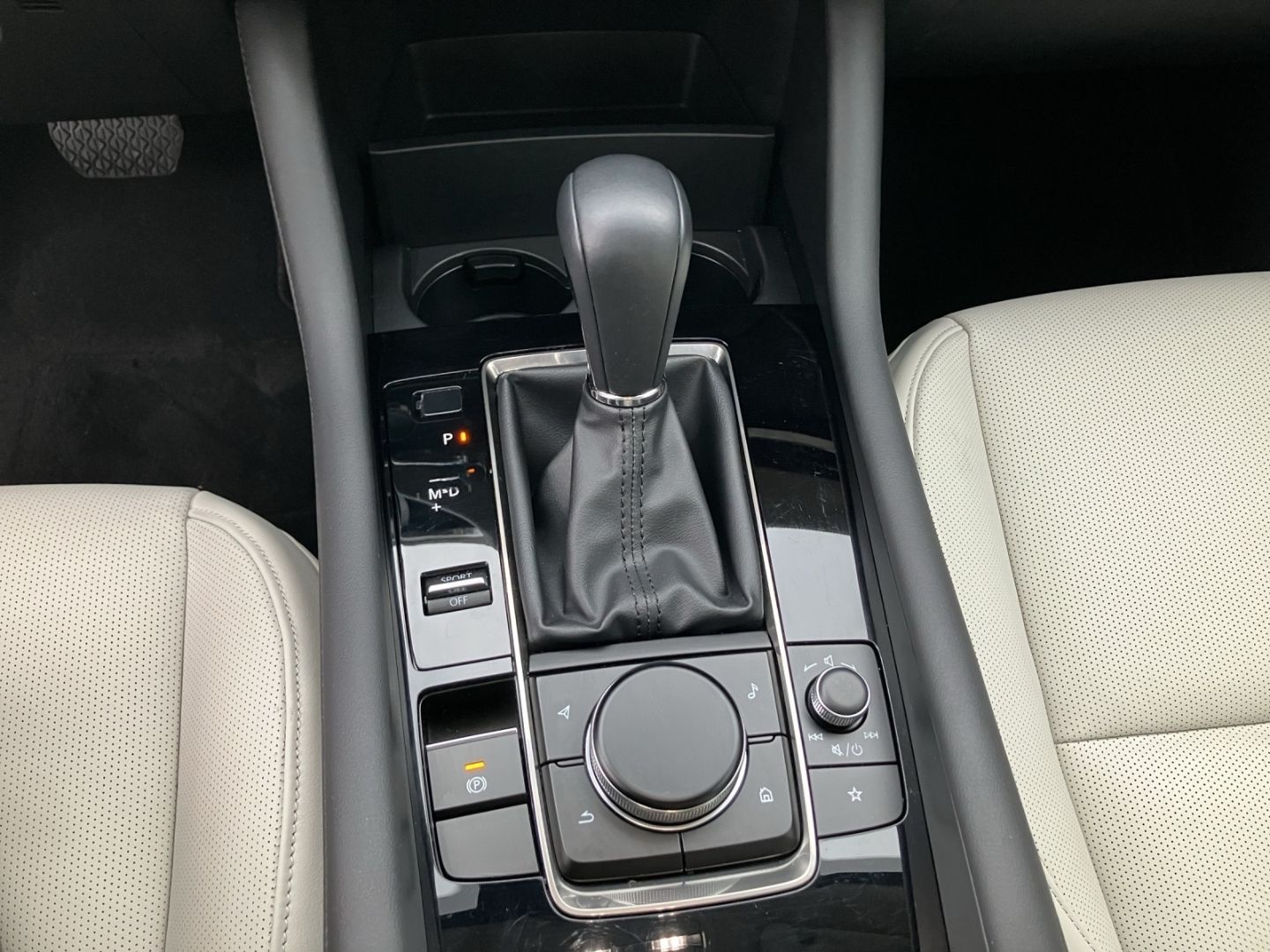 Mazda 3 Selection+LIMO+LEDER WEISS+AHK+BOSE+GJ-RÄDER foto 14