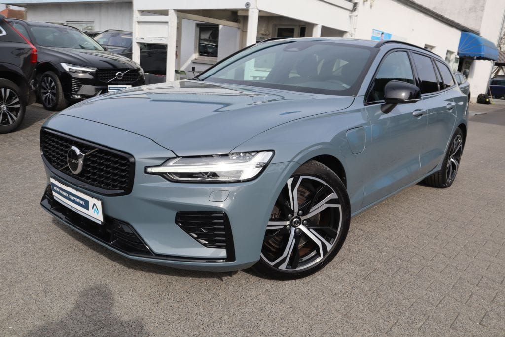 Volvo V60 T6 AWD Recharge Plus Dark ACC AHK NAVI R-CAM
