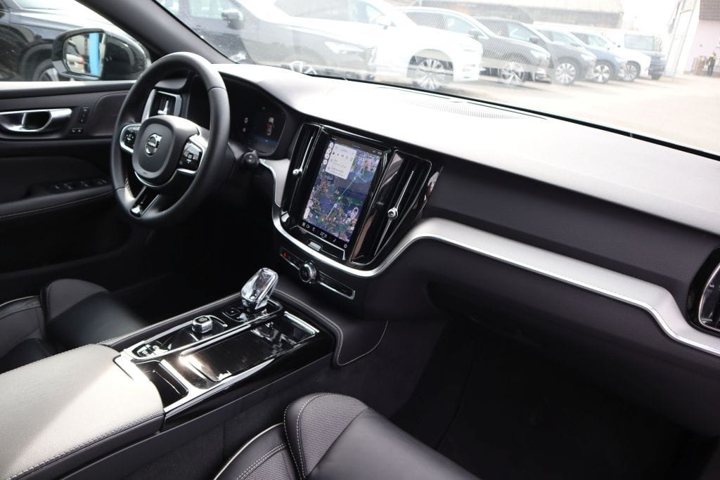 Volvo V60 T6 AWD Recharge Plus Dark ACC AHK NAVI R-CAM foto 13