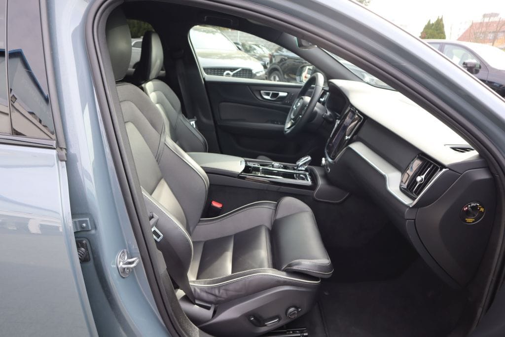 Volvo V60 T6 AWD Recharge Plus Dark ACC AHK NAVI R-CAM foto 14