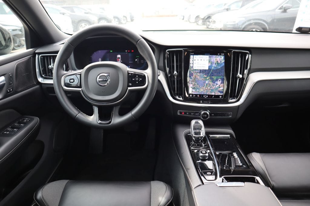 Volvo V60 T6 AWD Recharge Plus Dark ACC AHK NAVI R-CAM foto 16
