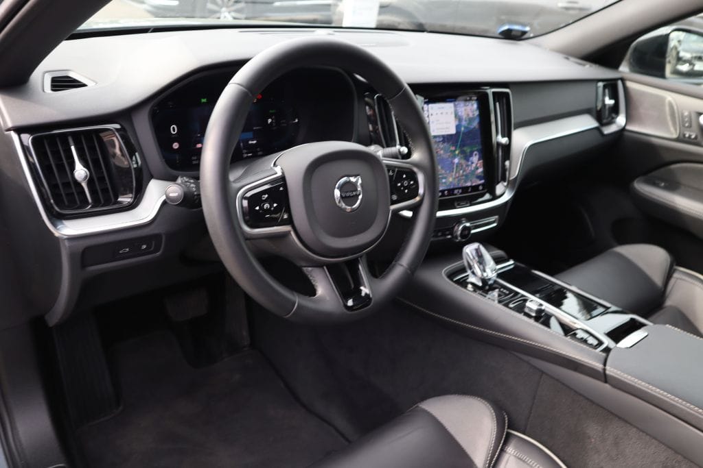Volvo V60 T6 AWD Recharge Plus Dark ACC AHK NAVI R-CAM foto 19