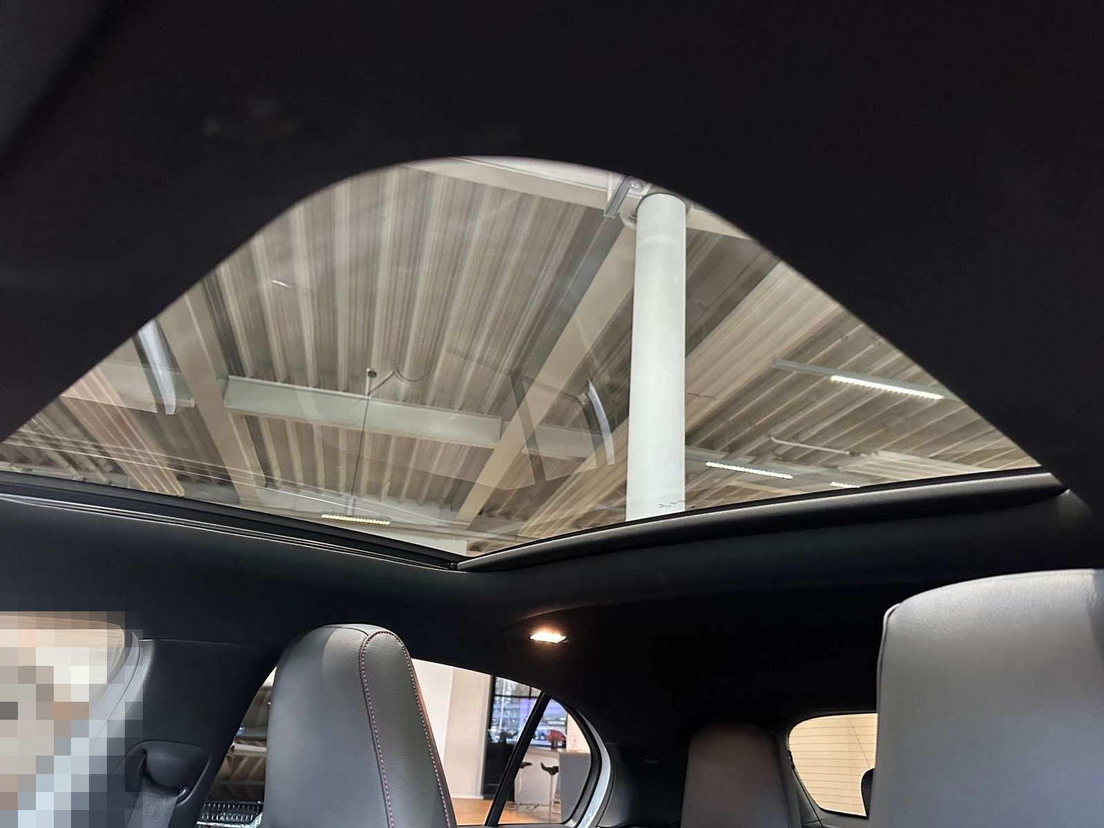 Mercedes-Benz A 250 e AMG+Pano+LED+DISTR.+360°Kam+Amb-Bel.+SHZ foto 16