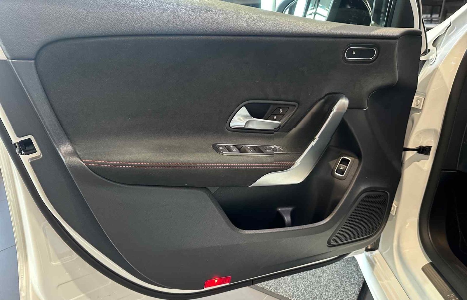 Mercedes-Benz A 250 e AMG+Pano+LED+DISTR.+360°Kam+Amb-Bel.+SHZ foto 18