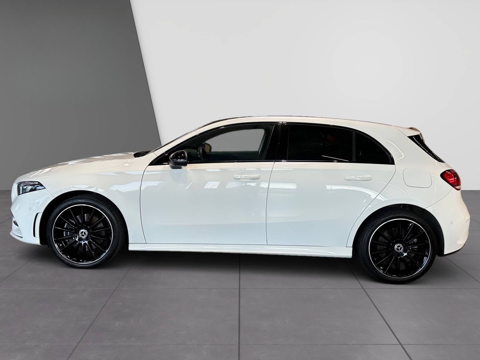 Mercedes-Benz A 250 e AMG+Pano+LED+DISTR.+360°Kam+Amb-Bel.+SHZ foto 5