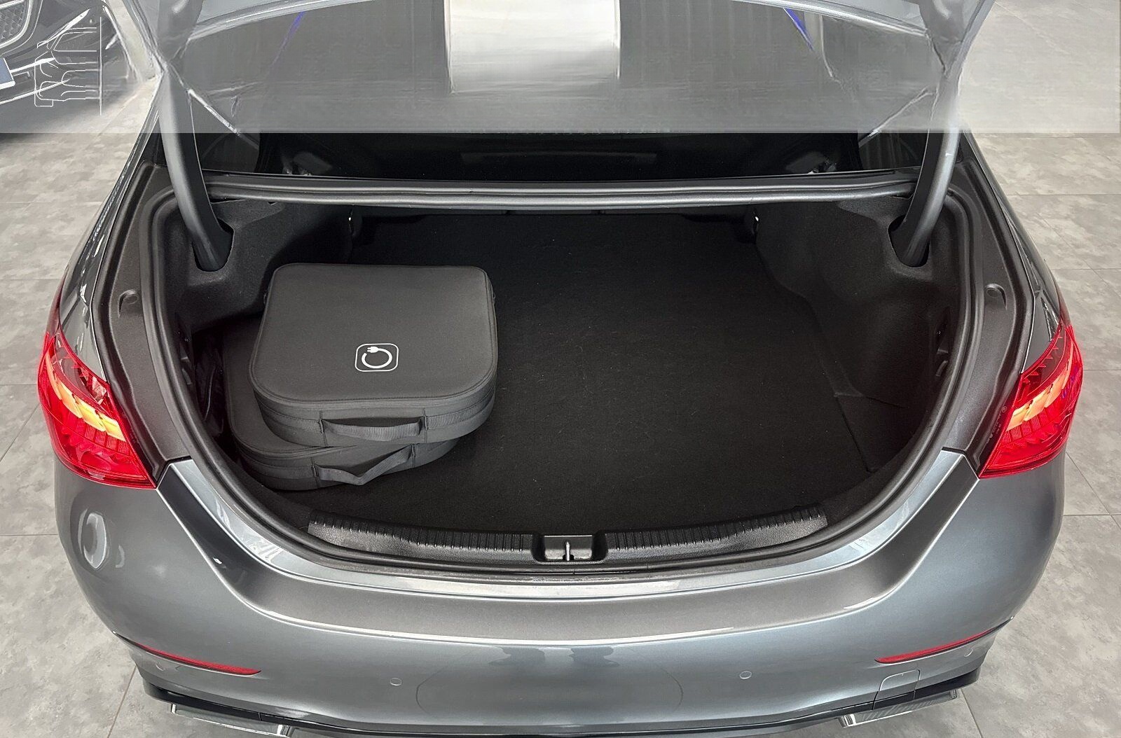 Mercedes-Benz C 300 e AMG PREMIUM DISTRONIC- AHK- 360- NIGHT ! foto 16