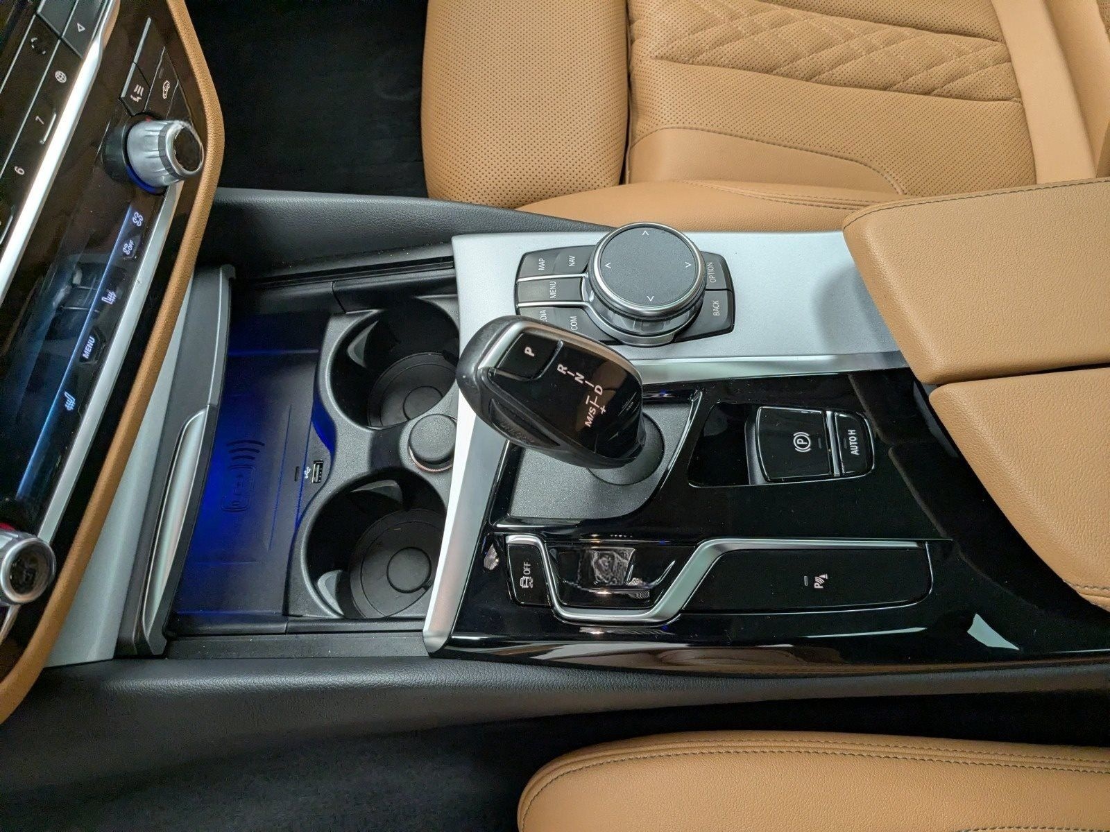 BMW 520d Touring Laser Pano AHK HuD DA Prof H/K PA foto 12
