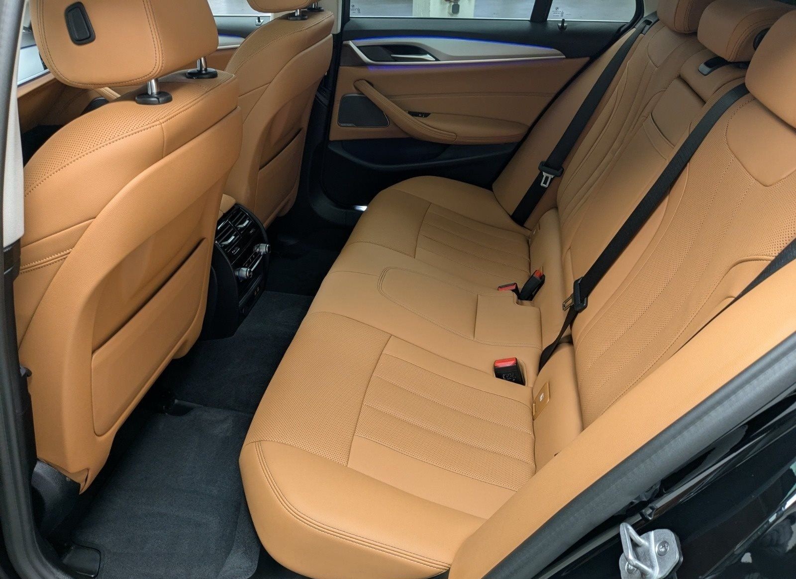BMW 520d Touring Laser Pano AHK HuD DA Prof H/K PA foto 13
