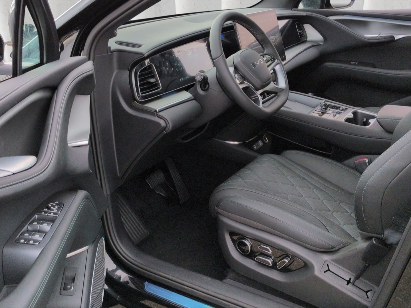 BYD SEALION 7 Design AWD*530PS Panodach Sitzbelüft foto 5