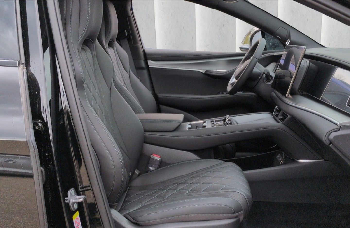 BYD SEALION 7 Design AWD*530PS Panodach Sitzbelüft foto 8