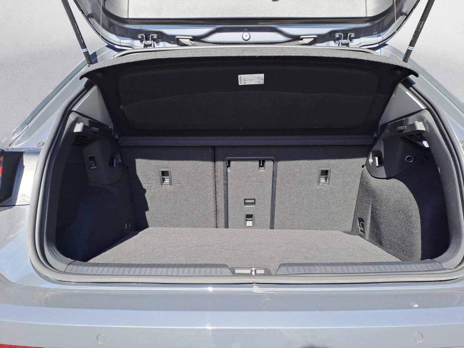 Volkswagen Golf 1.5 eTSI DSG IQ.Light Matrix AHK Sportfahrw foto 15