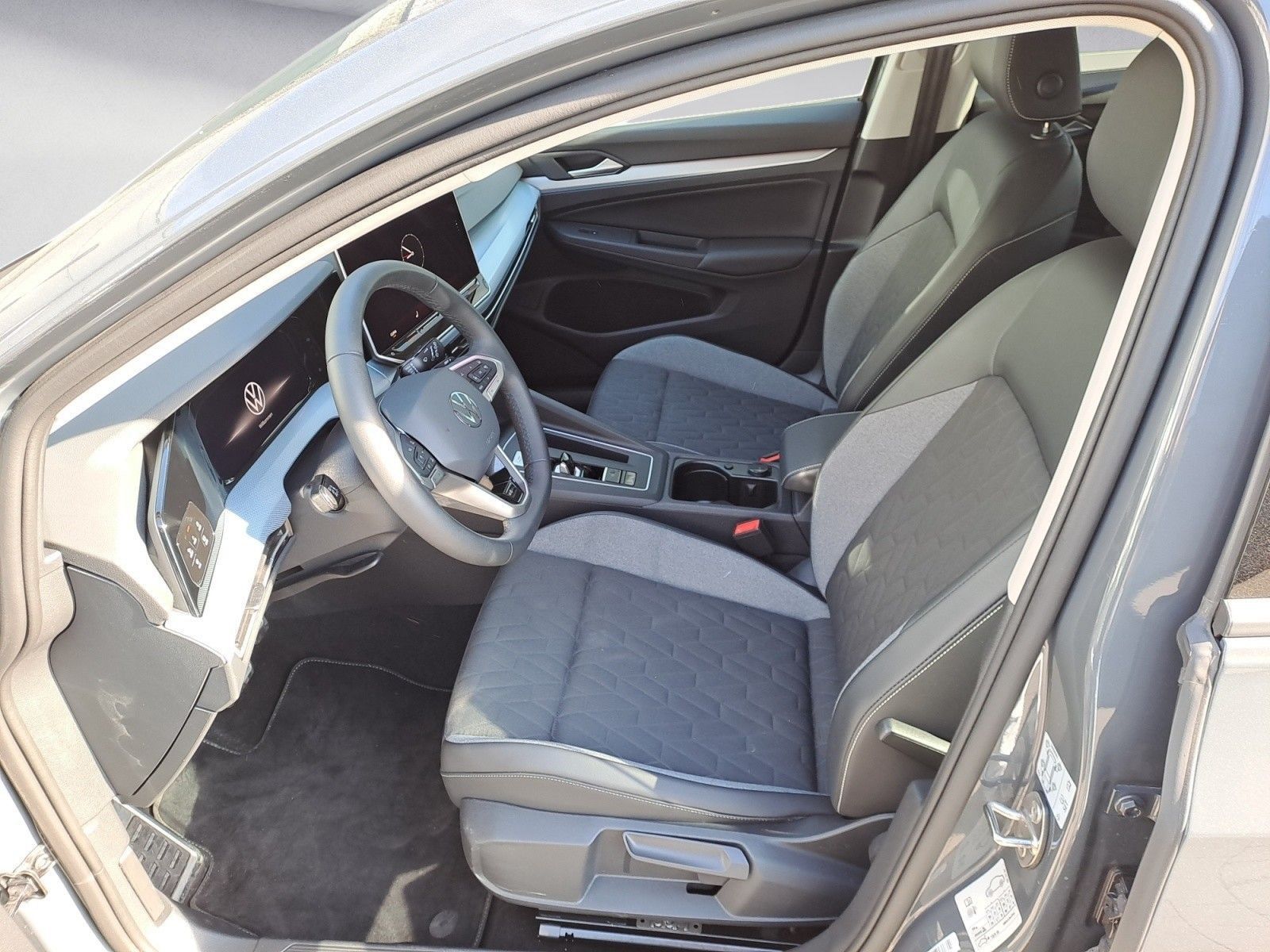 Volkswagen Golf 1.5 eTSI DSG IQ.Light Matrix AHK Sportfahrw foto 8