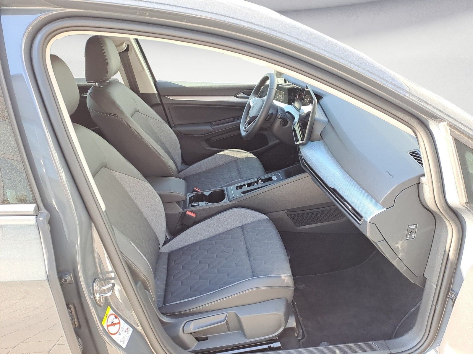 Volkswagen Golf 1.5 eTSI DSG IQ.Light Matrix AHK Sportfahrw foto 9