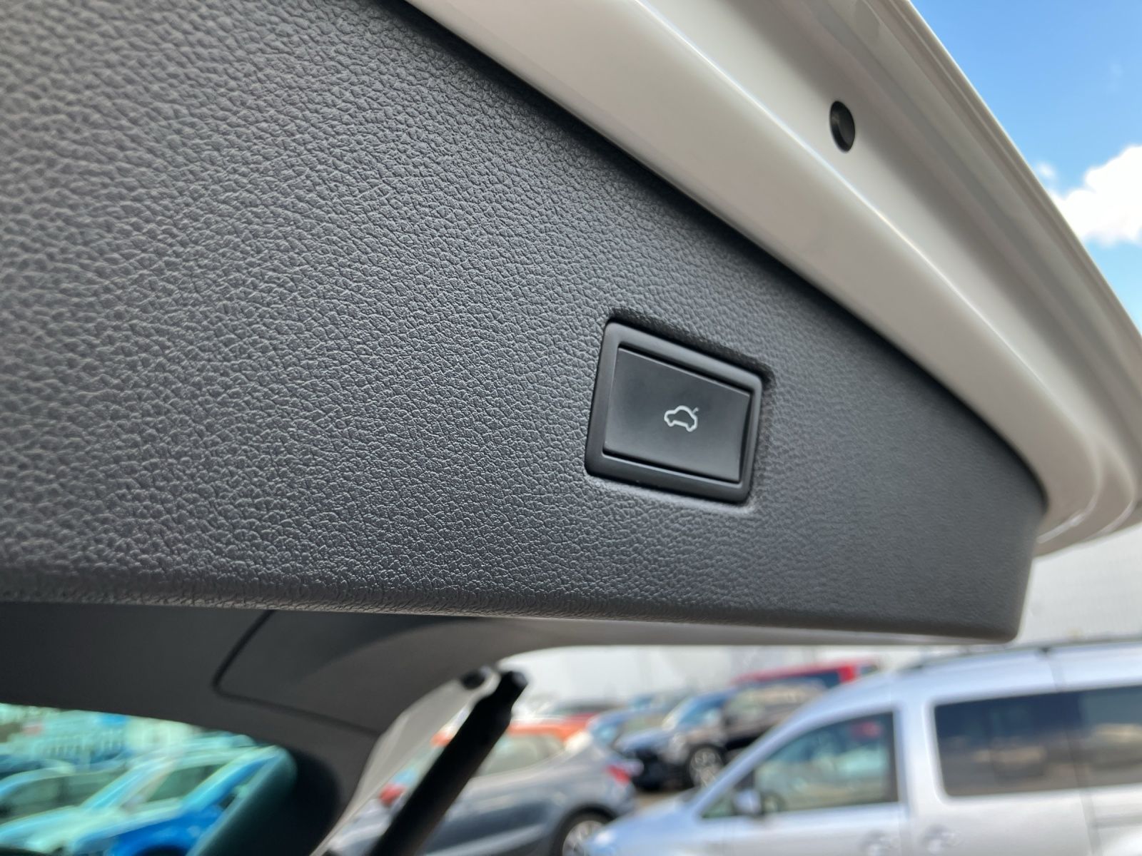 Volkswagen Tiguan Urban Sport TDI DSG LED ACC AHK SH Ambien foto 22