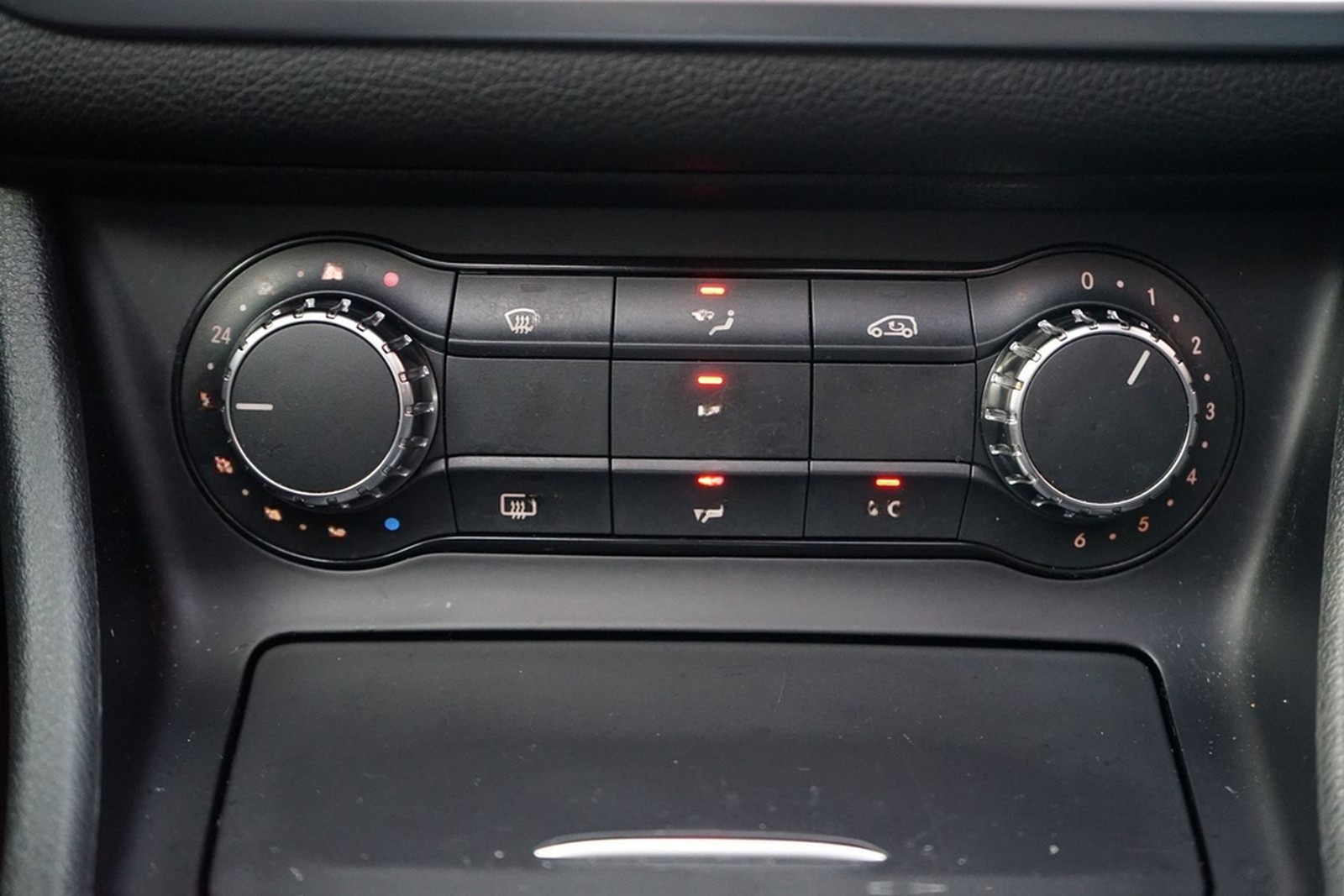 Mercedes-Benz CLA 200 AMG Line Bi-Xenon Panorama Navi Klima foto 18