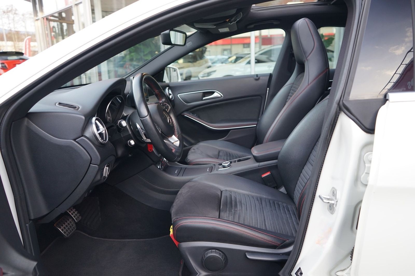 Mercedes-Benz CLA 200 AMG Line Bi-Xenon Panorama Navi Klima foto 33