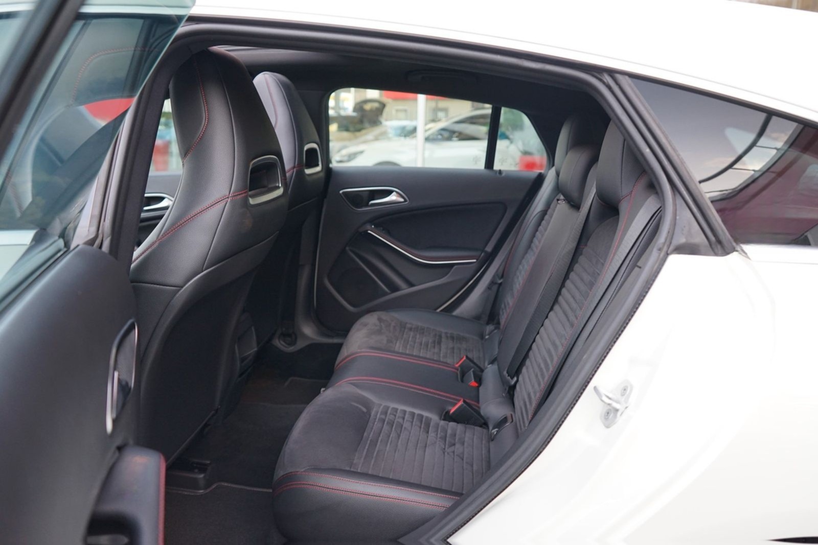 Mercedes-Benz CLA 200 AMG Line Bi-Xenon Panorama Navi Klima foto 35
