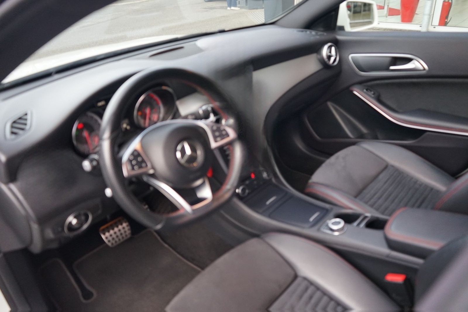 Mercedes-Benz CLA 200 AMG Line Bi-Xenon Panorama Navi Klima foto 9