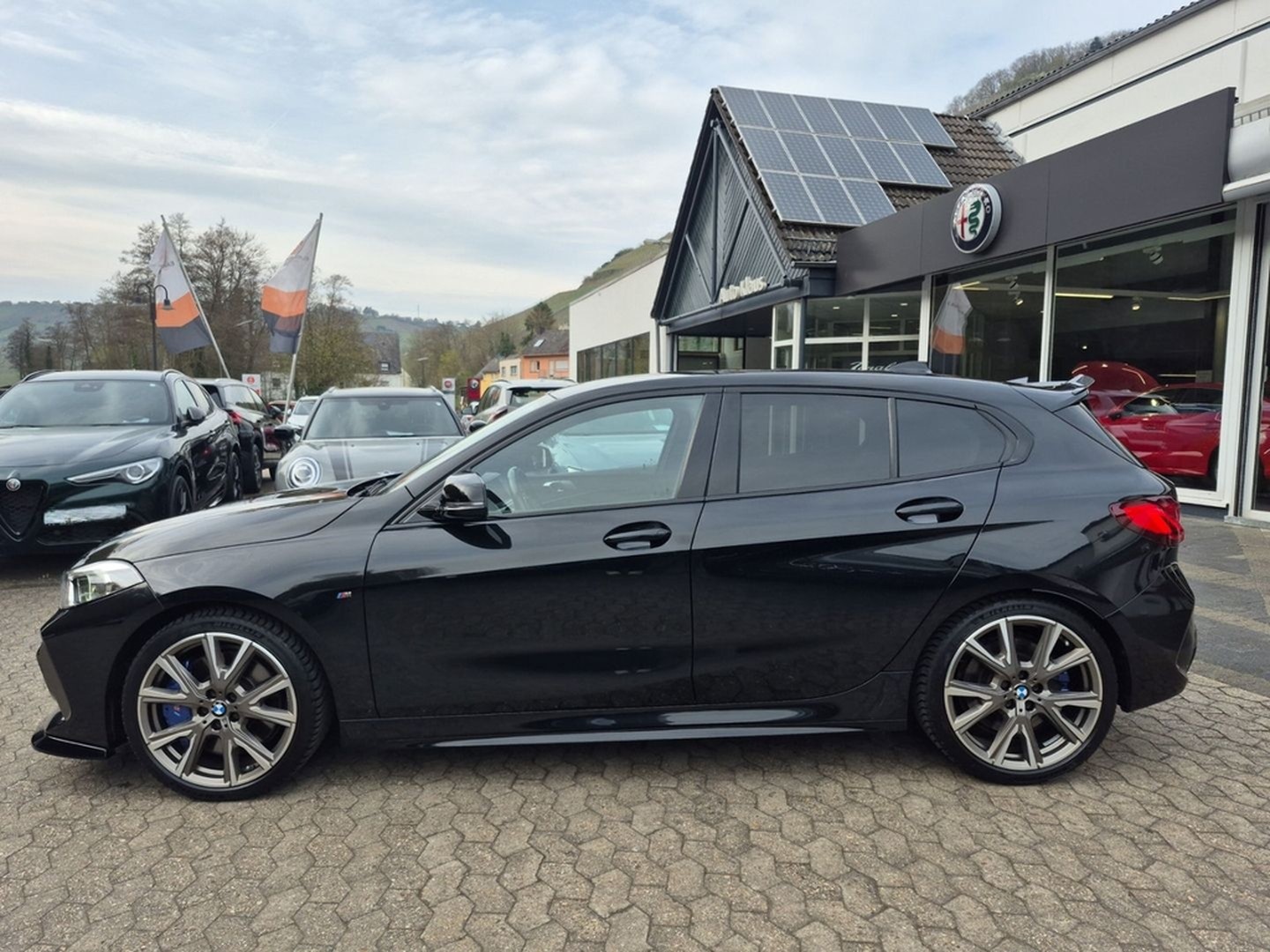 BMW M135 i xDrive HarmanK SportsitzeM Headup LED foto 2