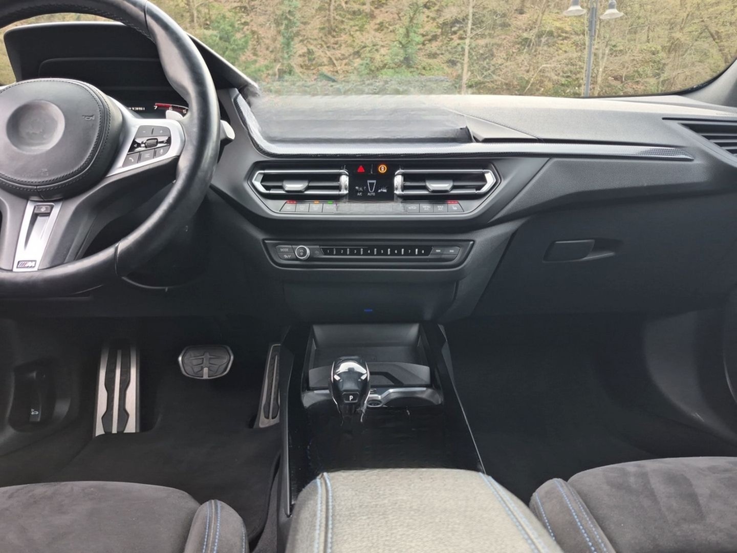 BMW M135 i xDrive HarmanK SportsitzeM Headup LED foto 11