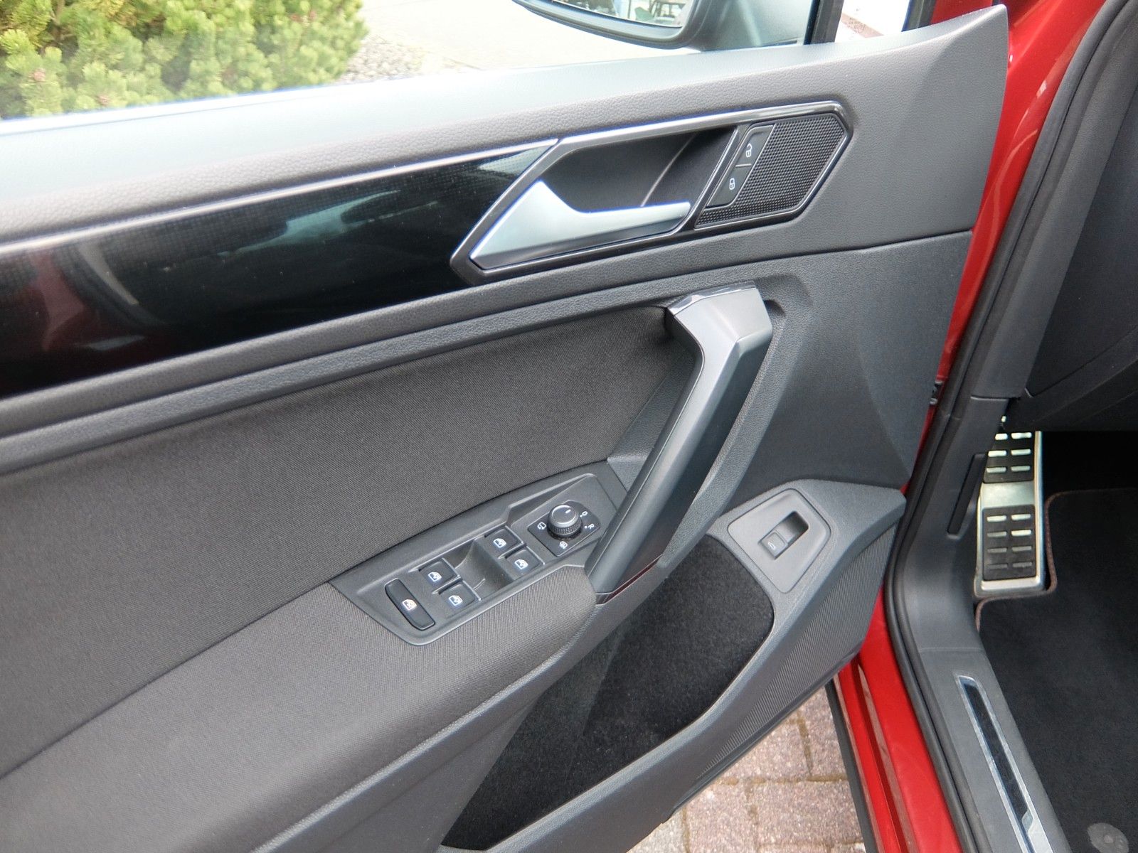 Volkswagen Tiguan 2.0 TSi "Sound" BMT 4Motion NAVI LED RFK foto 9