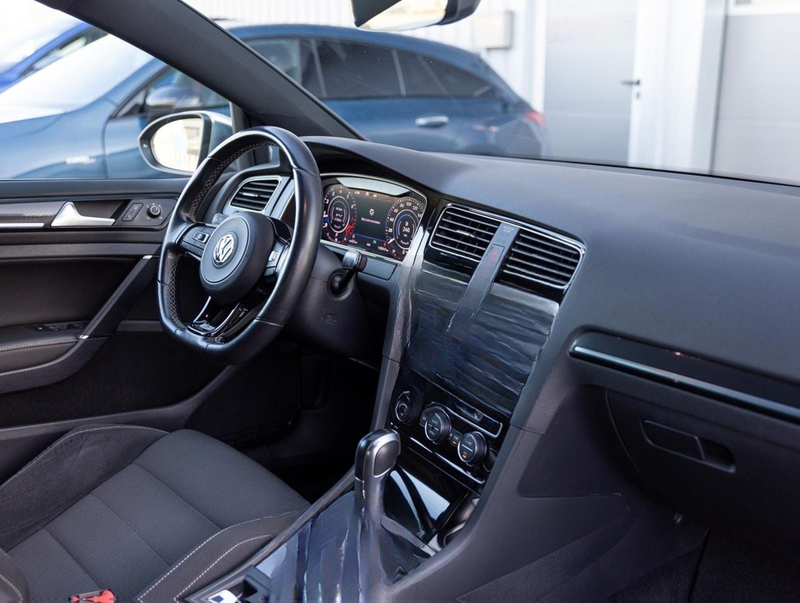 Volkswagen Golf R BMT/4Motion 2.0 TSI VC/ACC/AMBIENTE foto 24