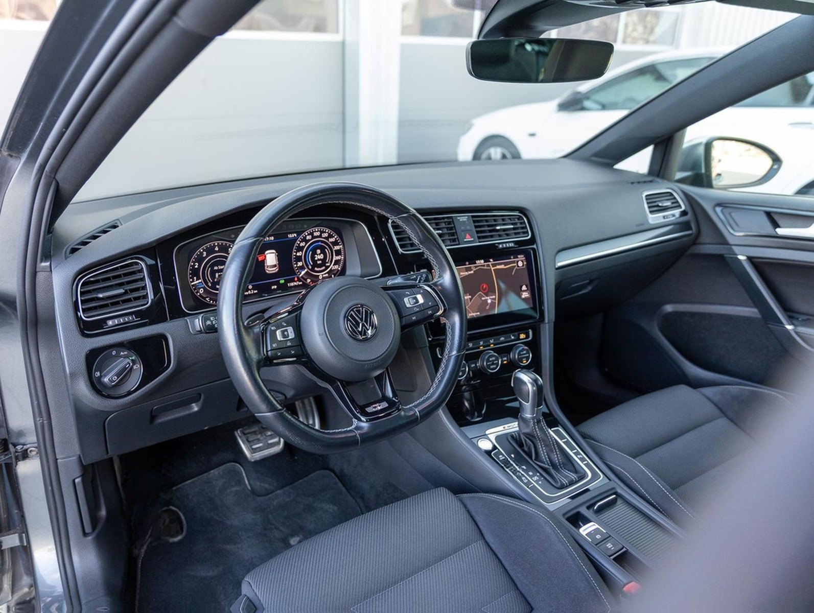 Volkswagen Golf R BMT/4Motion 2.0 TSI VC/ACC/AMBIENTE foto 26