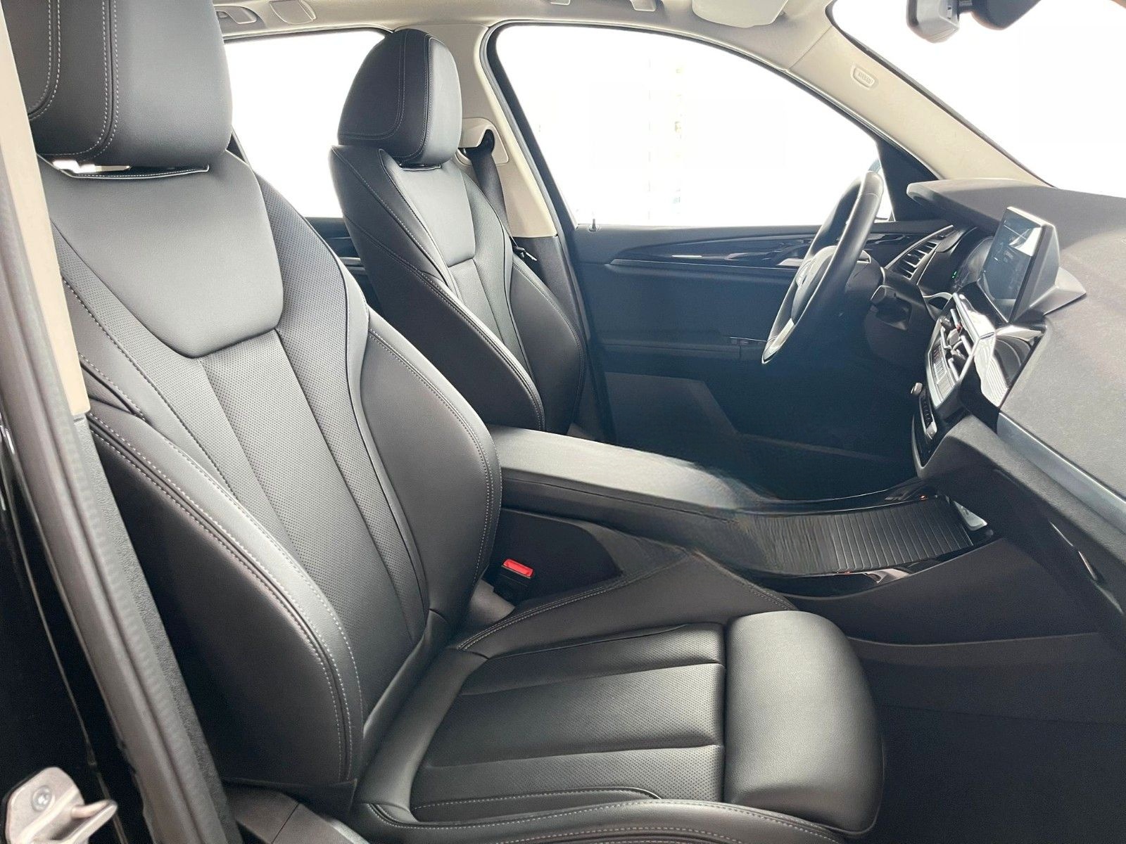 BMW X3 xD30e KAMERA AHK Sportsitze DriveAssist. foto 11
