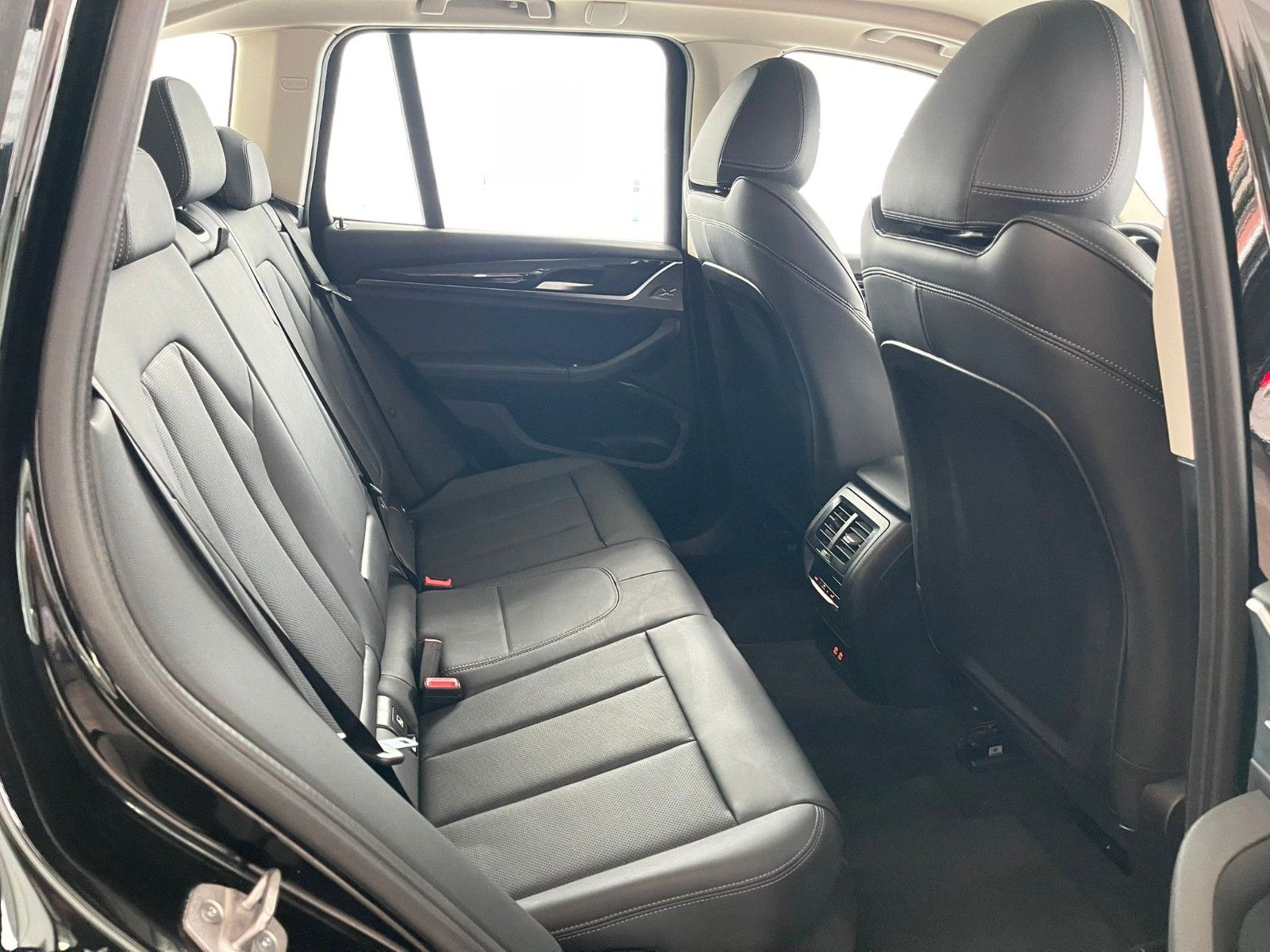 BMW X3 xD30e KAMERA AHK Sportsitze DriveAssist. foto 12